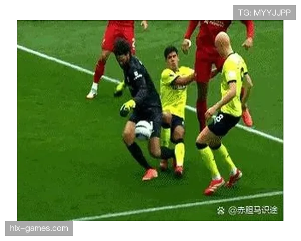 冲撞门将判罚为何屡屡引发争议？规则到底如何界定犯规界线