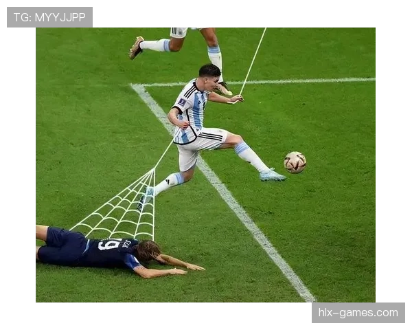 阿尔瓦雷斯这日常生活也太反差了吧，赛场上发狠，家里竟然这么温柔？